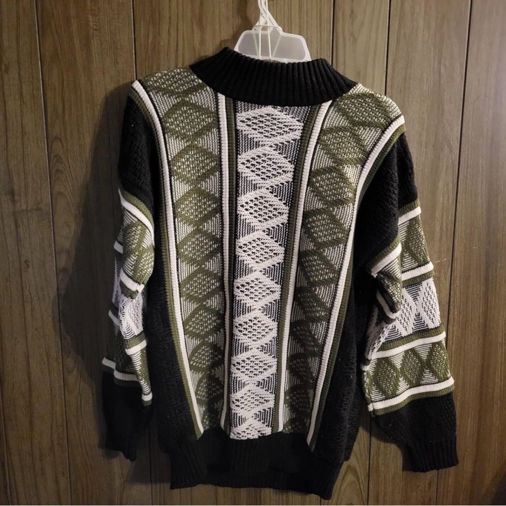 Men's Black and Green Sweater